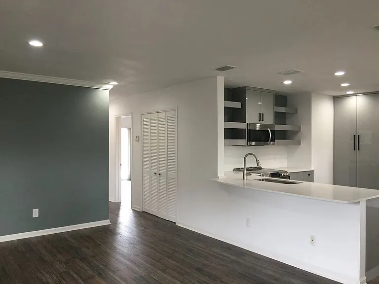 6815 Edgewater Dr #301 — Photo 4