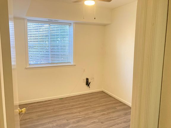 5th image of 6911 Victoria Dr Suite D