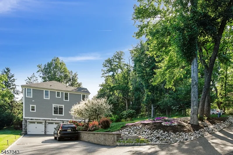 6 bed, 6.5 bath, 5525 sqft, $12,500 — Photo 2