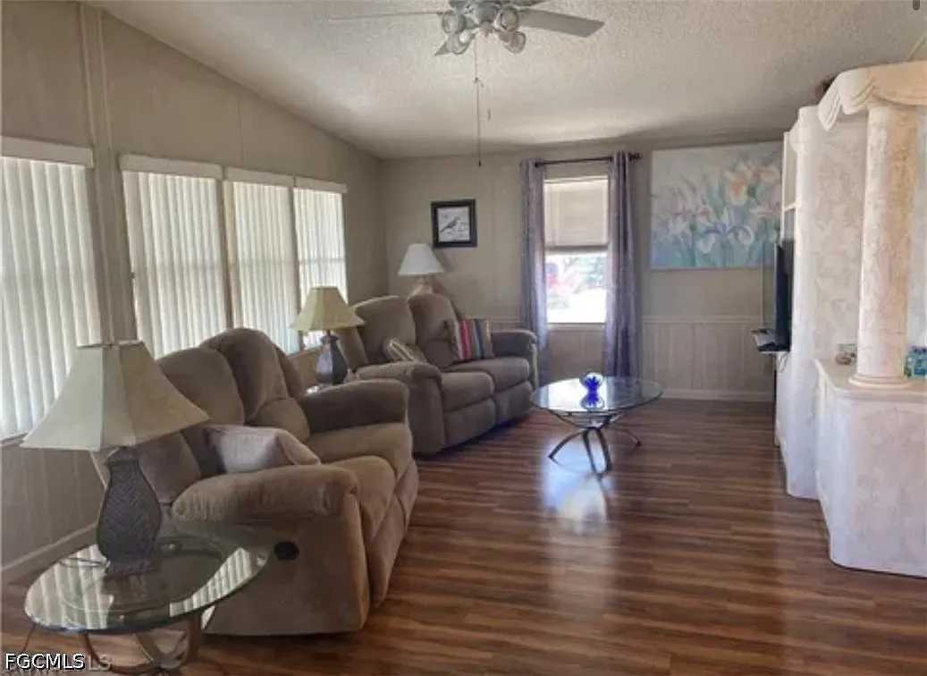 2 bed, 2.0 bath, 1004 sqft, $1,400 — Photo 4