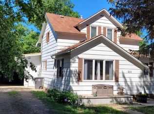 221 2nd St W, Carpio, ND 58725