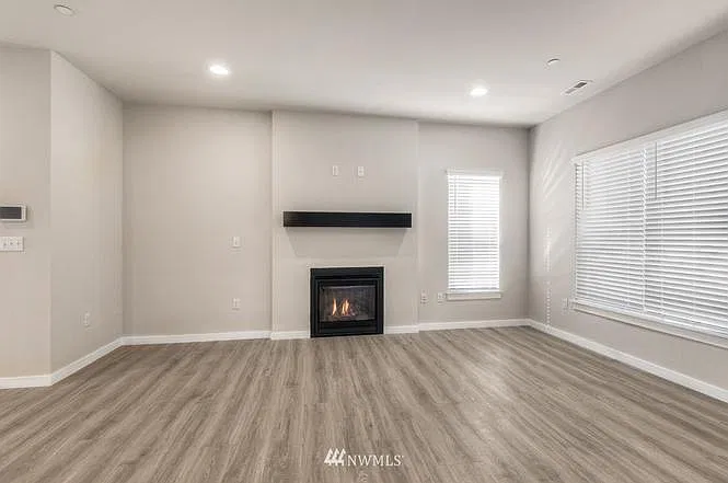 4 bed, 2.5 bath, 1830 sqft, $3,399 — Photo 4