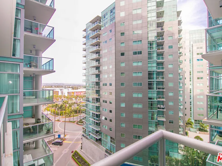 13700 Marina Pointe Dr #1027 — Photo 8
