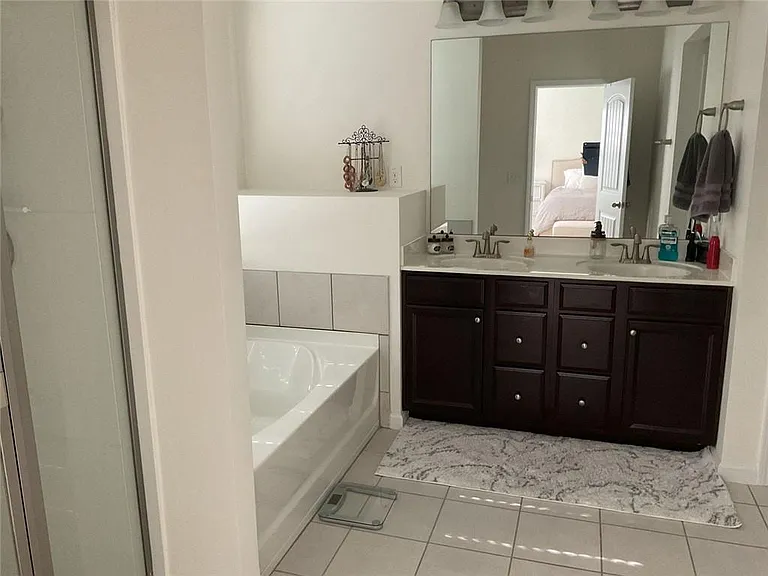 7305 Heritage Oak Ct — Photo 11