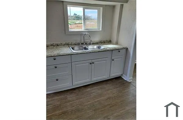 Building Photo - 2070 Chambers Rd #1