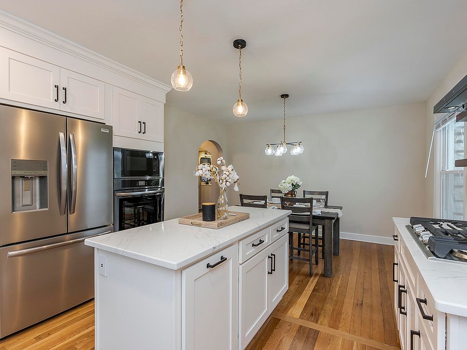 1st image of 305 Rosemont Gdn