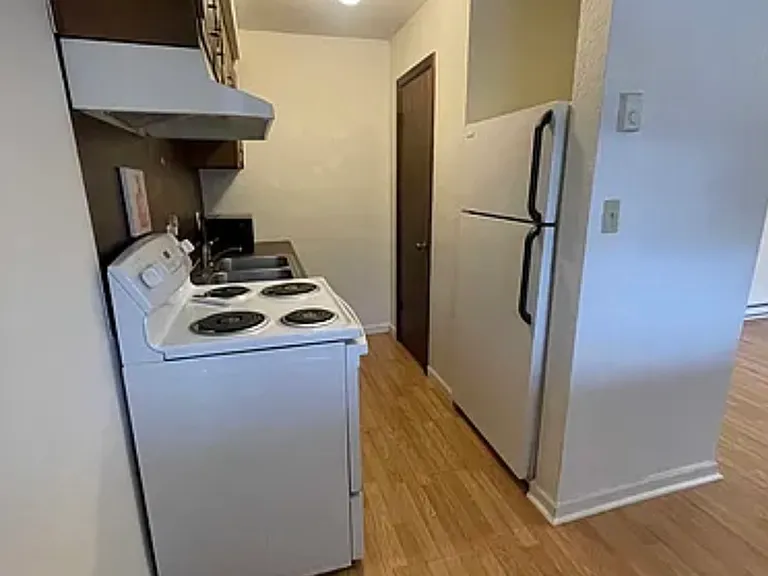 1113 Hidden Valley Dr #4 — Photo 2