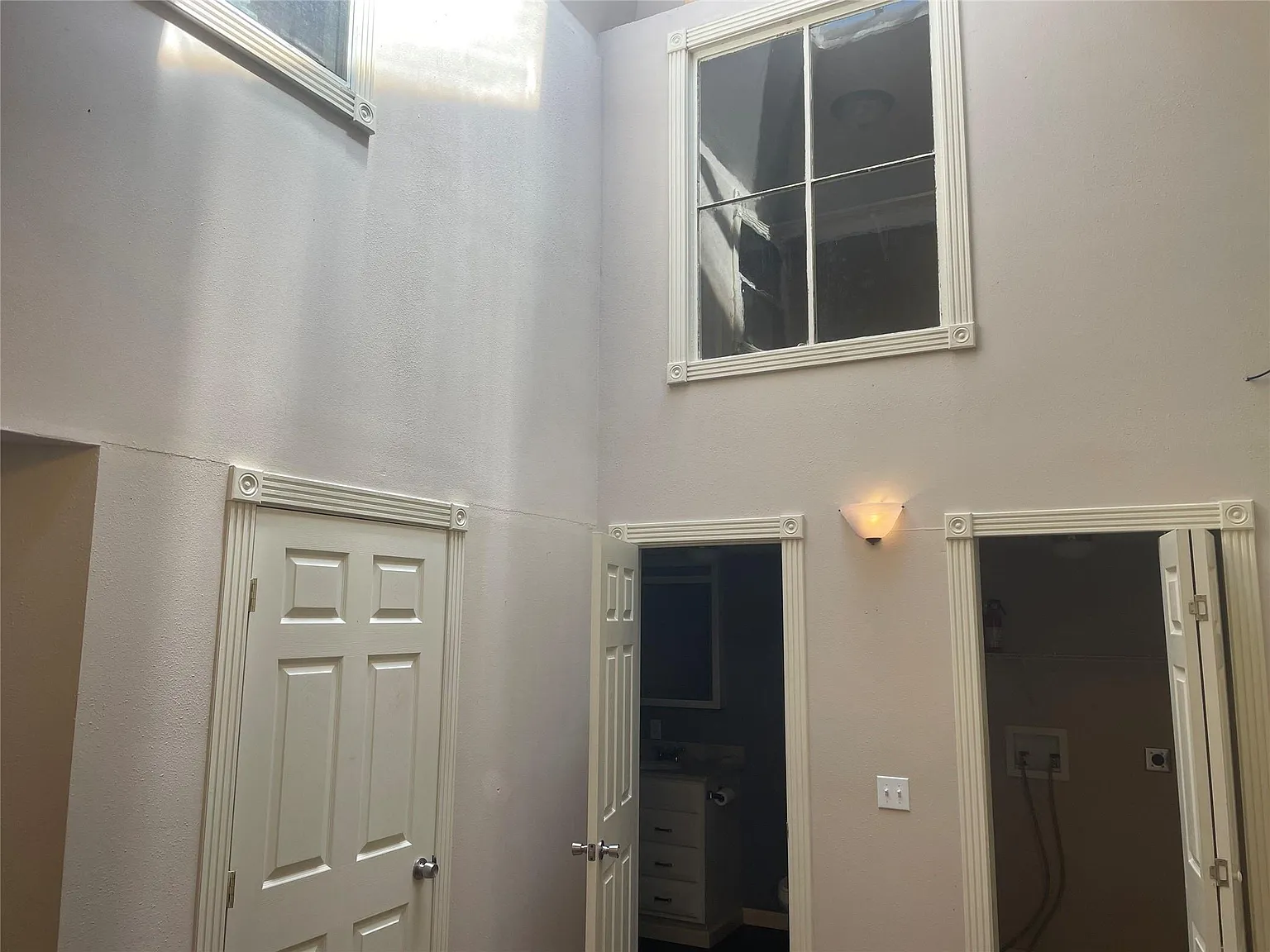 2 bed, 1.5 bath, 9288 sqft, $1,700 — Photo 4