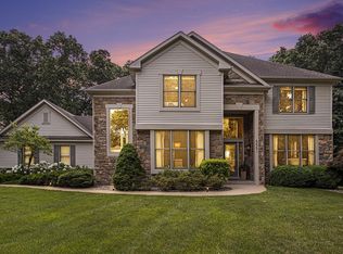 5551 Saddle Club Dr, Kalamazoo, MI 49009