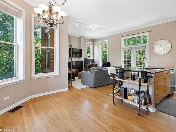 4th image of 1830 N Sheffield Ave #2