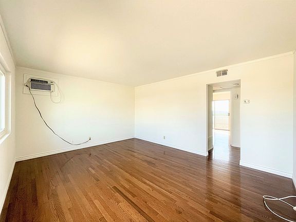 2nd image of 3243 Buena Hills Dr