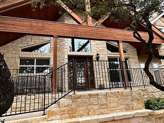 2nd image of 901 Lakepark Dr