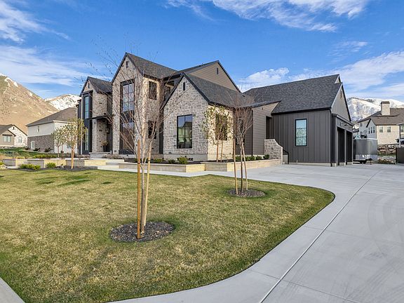 4th image of 565 W Autumn Blaze