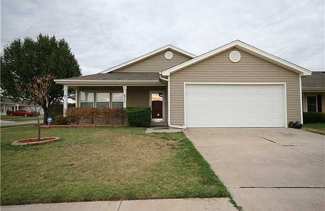 1st image of 900 Edinburg Dr