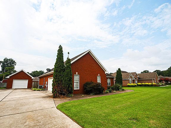 3rd image of 1806 Woodside Dr