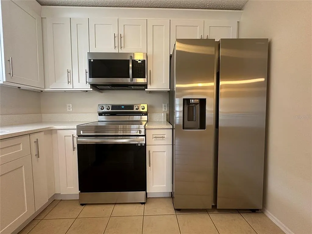 3 bed, 2.0 bath, 1163 sqft, $1,800 — Photo 3