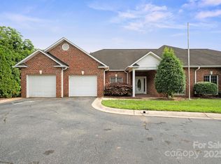 104 Mooreland Dr NE, Conover, NC 28613