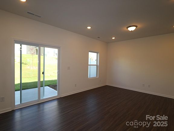 4th image of 3230 Lilac Grove Dr