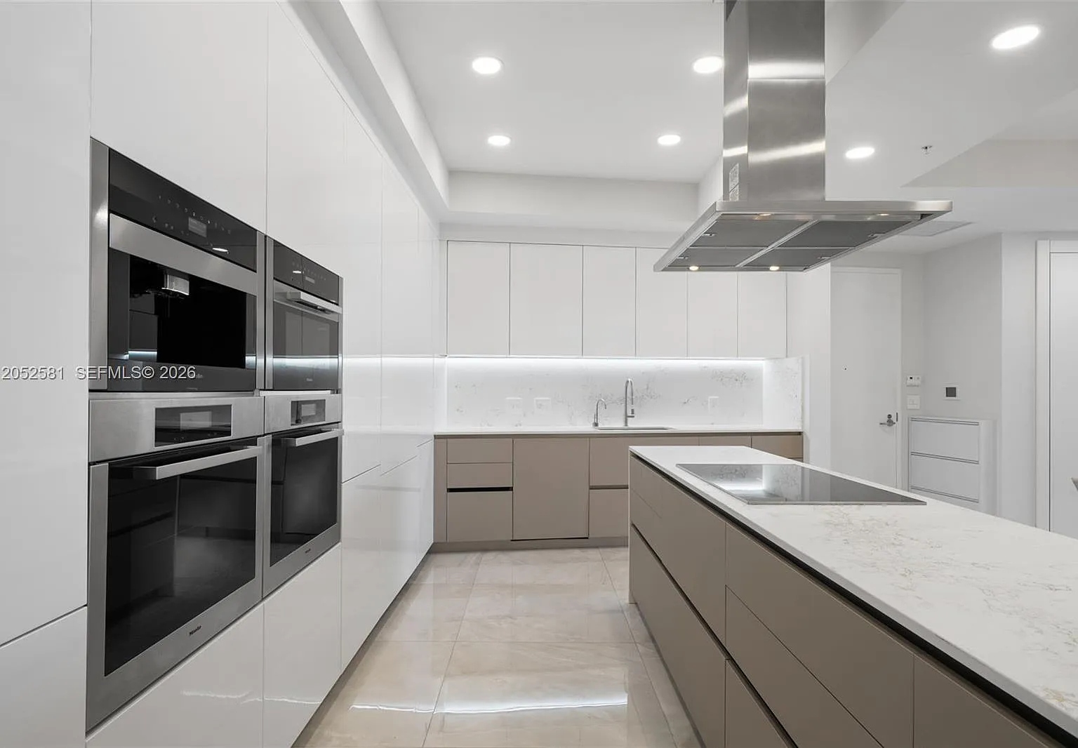 Trump Royale Condo — Photo 4