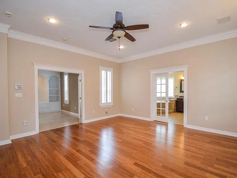 2326 Walnut Bend Ln — Photo 16