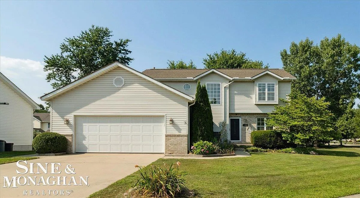 1010 Emerald Ct photo 1