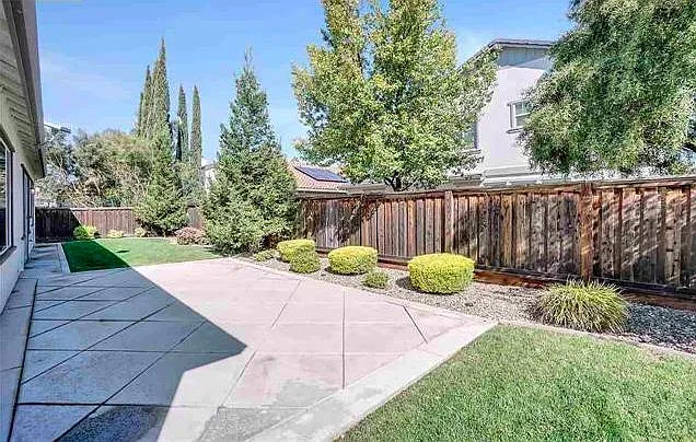 2613 Presidio Dr — Photo 12