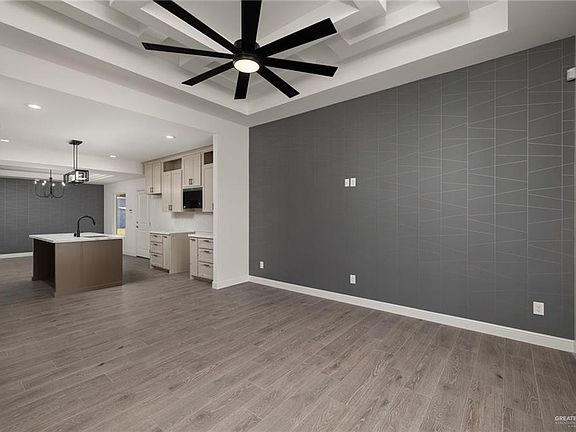 2nd image of 517 W La Pointe Ave