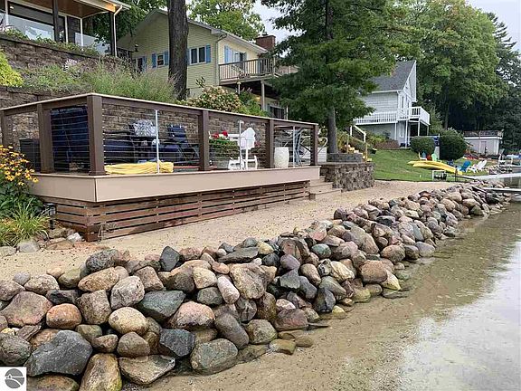 3rd image of 414 Brakel Point Dr