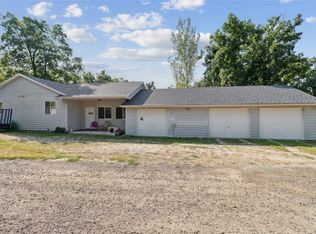 104 Ivy Dr, Montezuma, IA