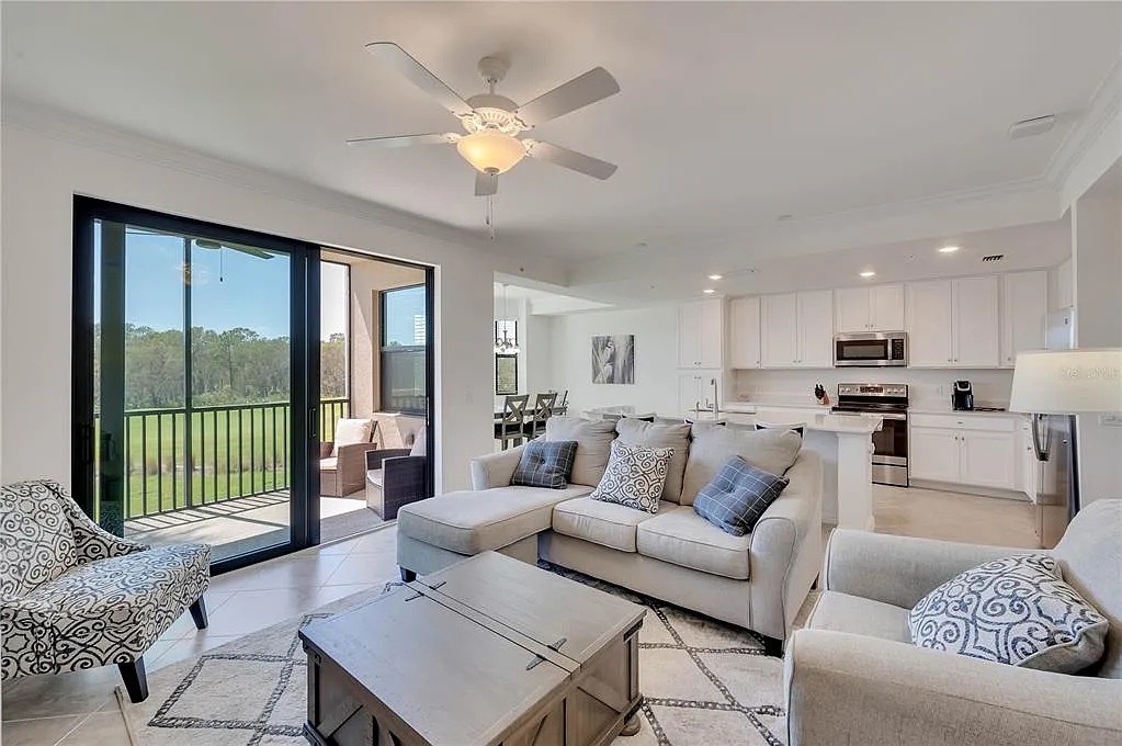 2 bed, 2.0 bath, 1107 sqft, $1,900 — Photo 4