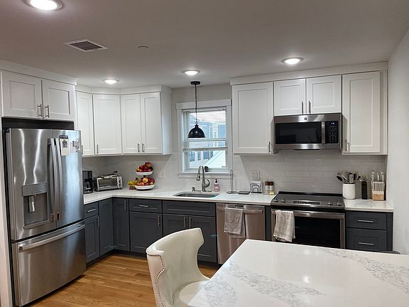 3rd image of 153 Bowen St