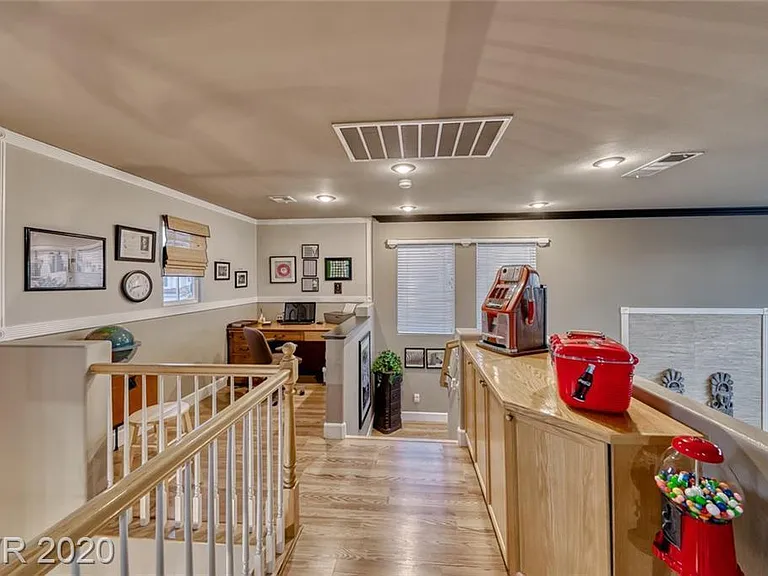 2535 Holman Cir — Photo 18