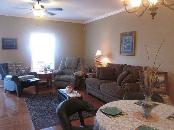 4th image of 910 Magnolia Ct
