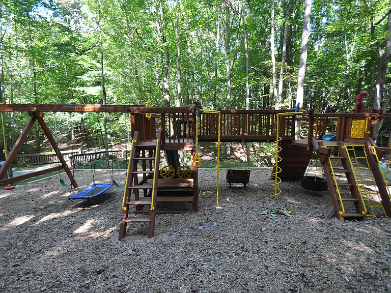 240 Beechtree Dr — Photo 28