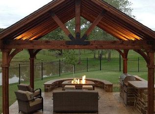 3496 Lairds Knob Dr, Keezletown, VA 22832