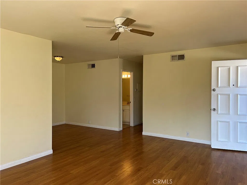 2 bed, 870 sqft, $2,100 — Photo 3