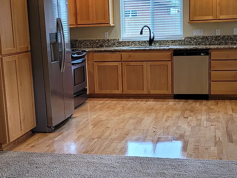 539 SE Oak Grove Ave — Photo 4