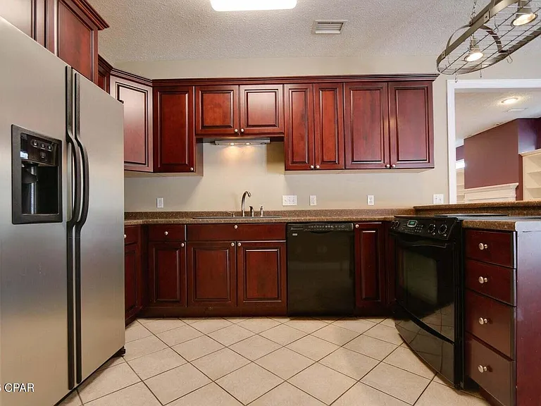 4026 Oak Forest Dr — Photo 4