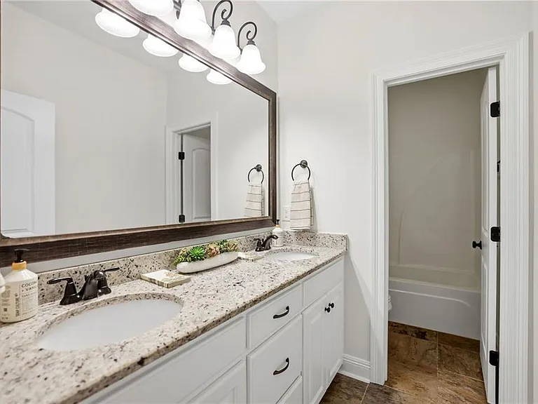 8929 Greenleaves Dr — Photo 16