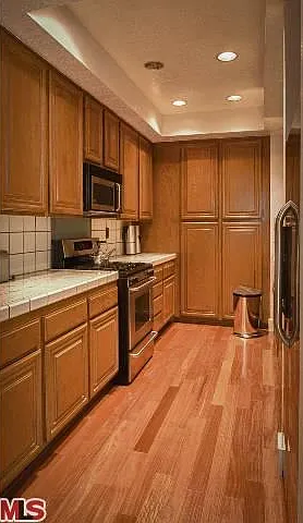 935 Westbourne Dr — Photo 3