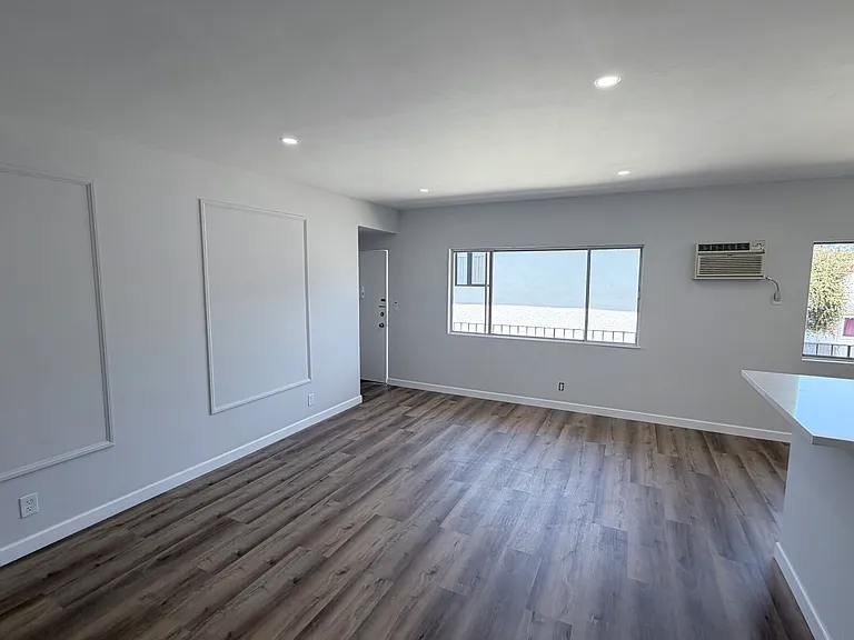 1223 N Kingsley Dr #7 — Photo 8