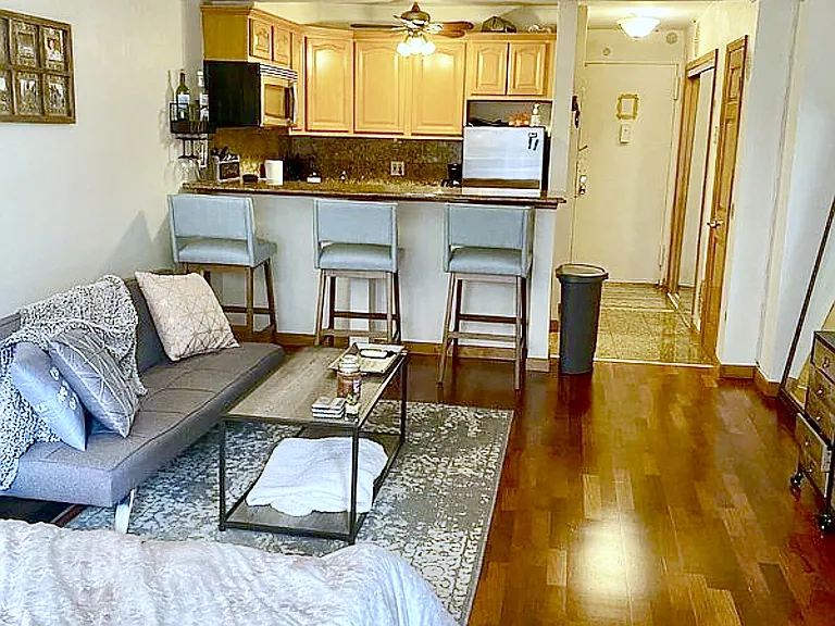 335 E 51st St #3B — Photo 6