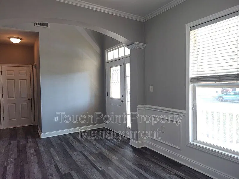 5 bed, 3.5 bath, 3427 sqft, $2,550 — Photo 2