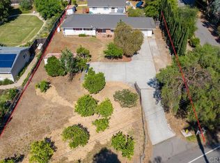 2676 Foothill Dr, Vista, CA 92084