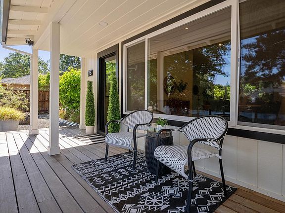 4th image of 575 Solano Avenue