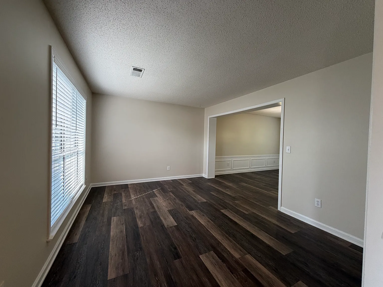 4 bed, 3.5 bath, 2700 sqft, $3,000 — Photo 4