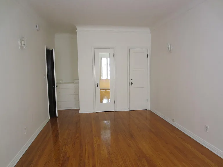 115 Sweetzer Ave — Photo 9