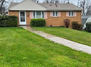 550 Dendron Dr, Coraopolis, PA 15108