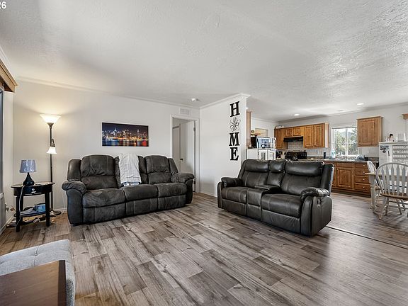 5th image of 722 S 8th St