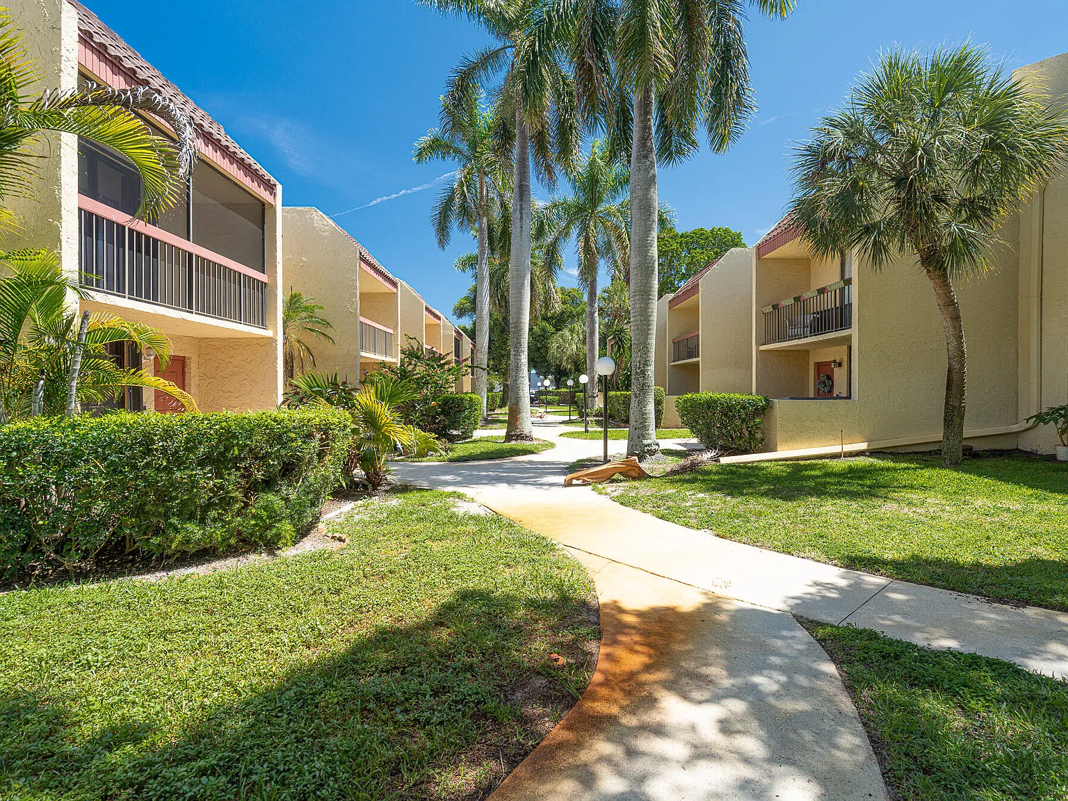 2 bed, 2.5 bath, 1070 sqft, $2,400 — Photo 1